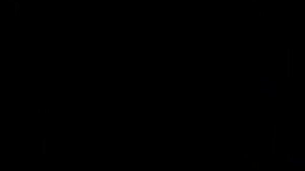 மார்பளவு வெள்ளை மில்ஃப் எண்ணெய் அவரது டிக் மேல் மற்றும் ஒரு பொம்மை ஃபக் அவருக்கு உதவுகிறது