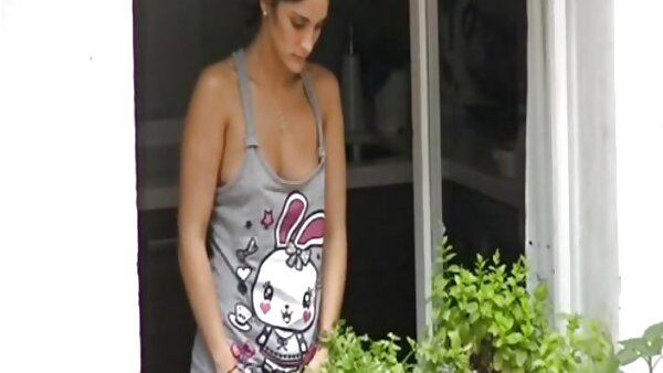 Horny Asian dude தனது காதலியின் அக்குள்களை நக்க விரும்புகிறான்